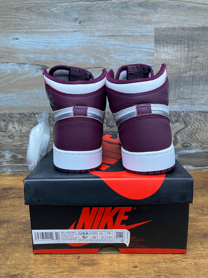 Jordan 1 High Bordeaux Size 5.5y
