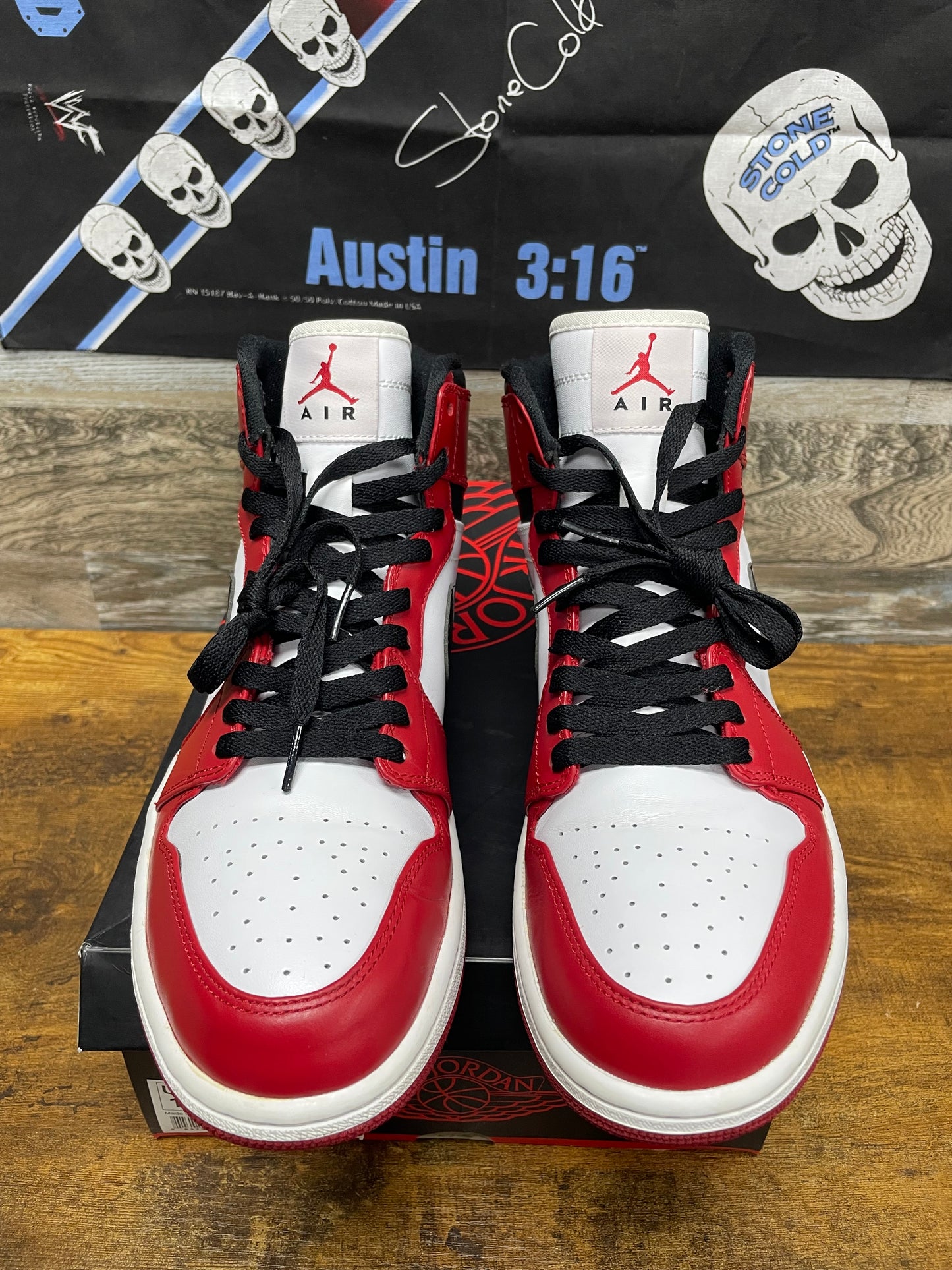 10.5 - Nike Air Jordan 1 Retro High "Chicago" sneakers