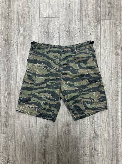 Vtg Camo Cargo Shorts Size 31-35