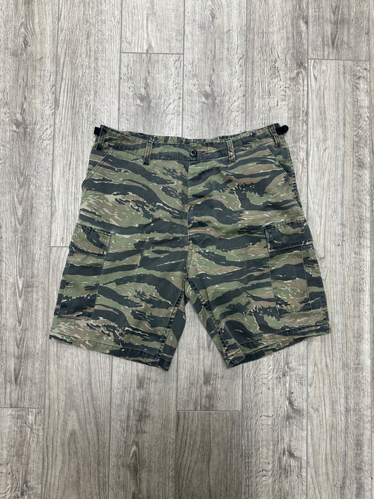 Vtg Camo Cargo Shorts Size 31-35