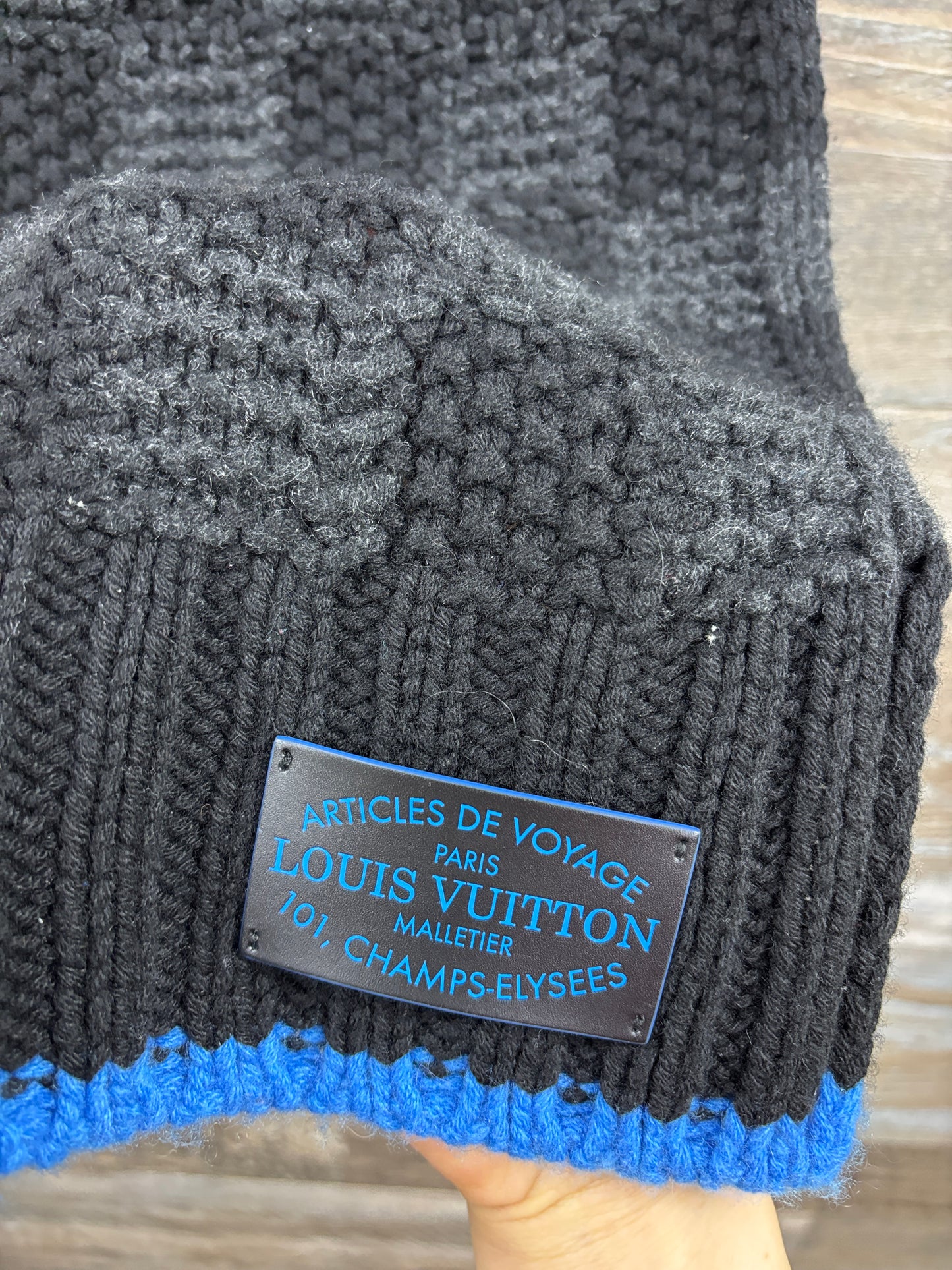 Louis Vuitton Echarpe Helsinki Taiga Cashemere Scarf