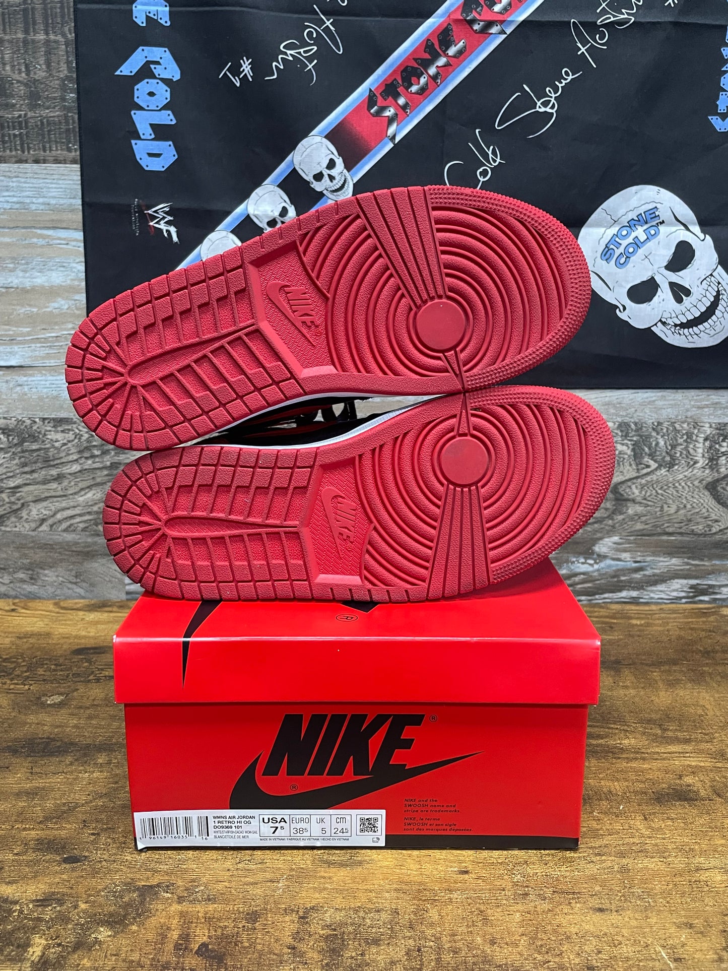 8W - Jordan 1 Satin Bred