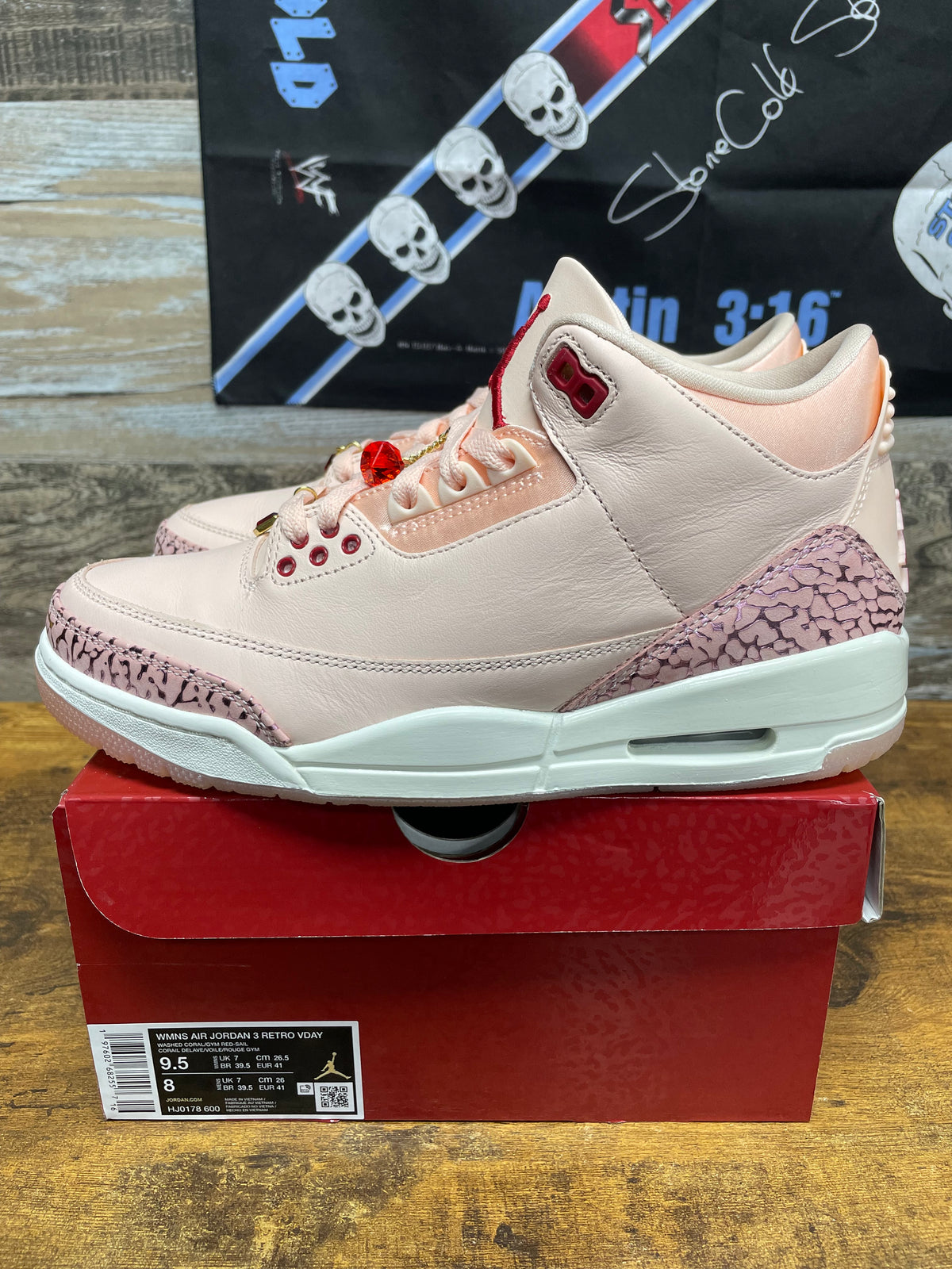 Jordan 3 Valentines Day Size 9.5W