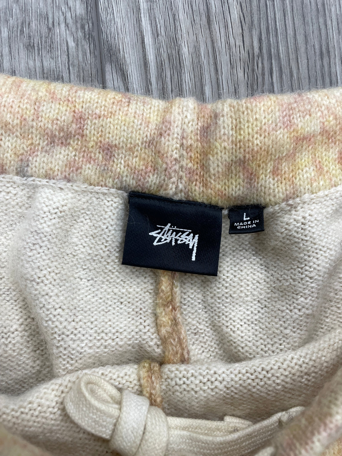 L - Stussy Wings Multicolor Shorts