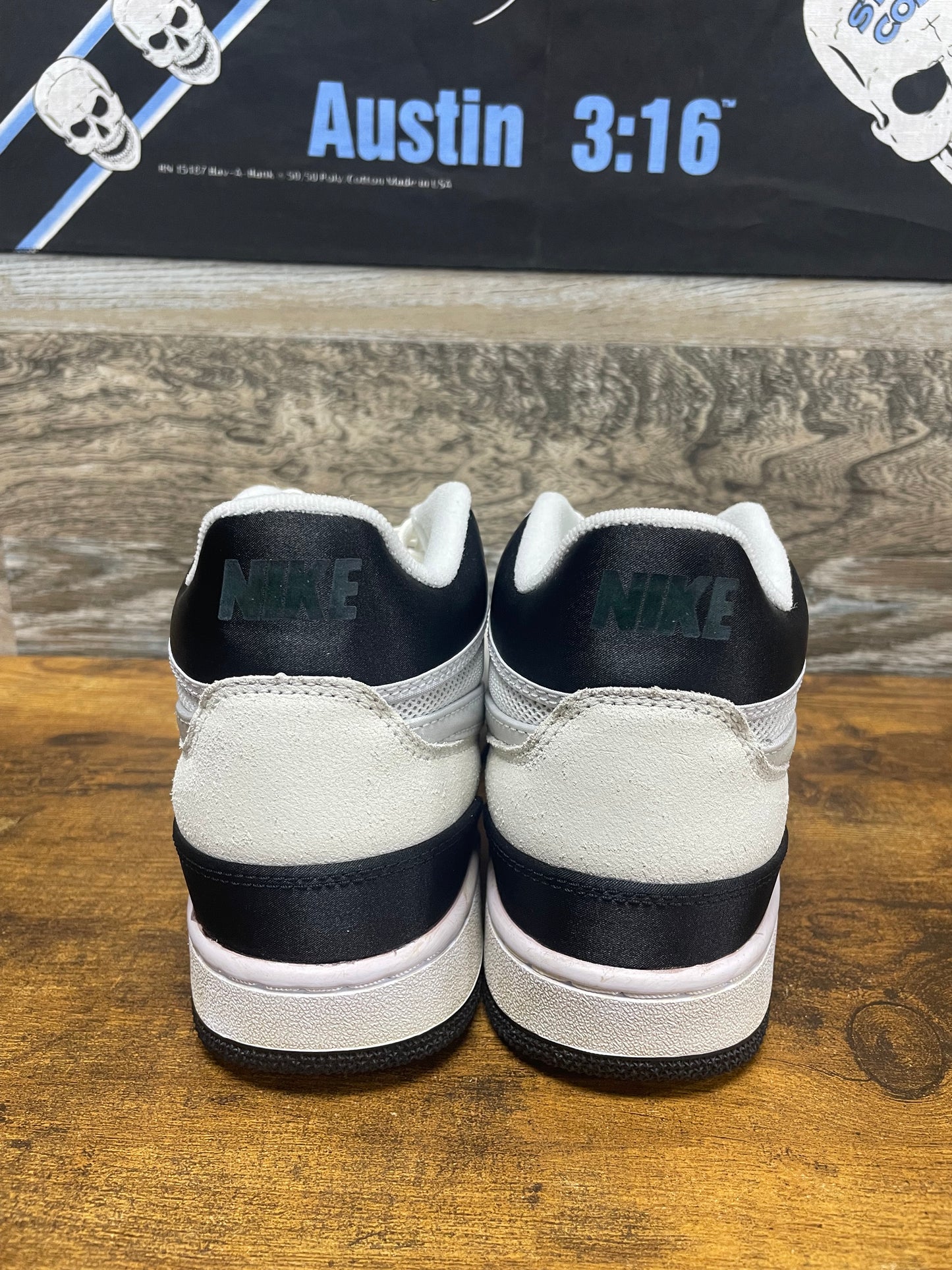 9.5 - Nike MAC Attack Social status