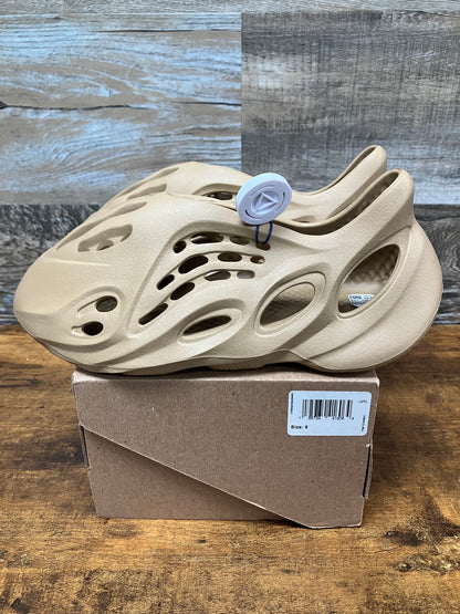 Yeezy foam RNNR Ochre Size 9 New