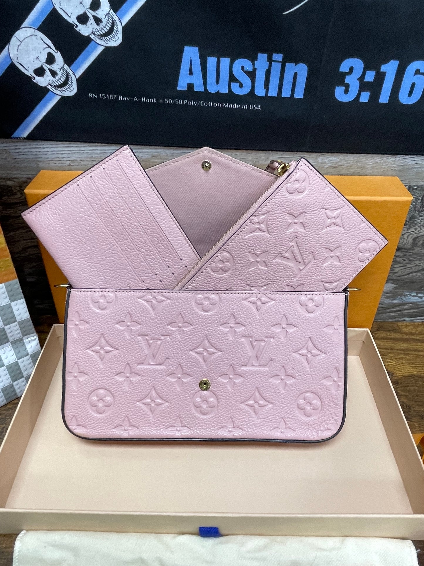 OS - Louis Vuitton Felice pochette monogram empreinete