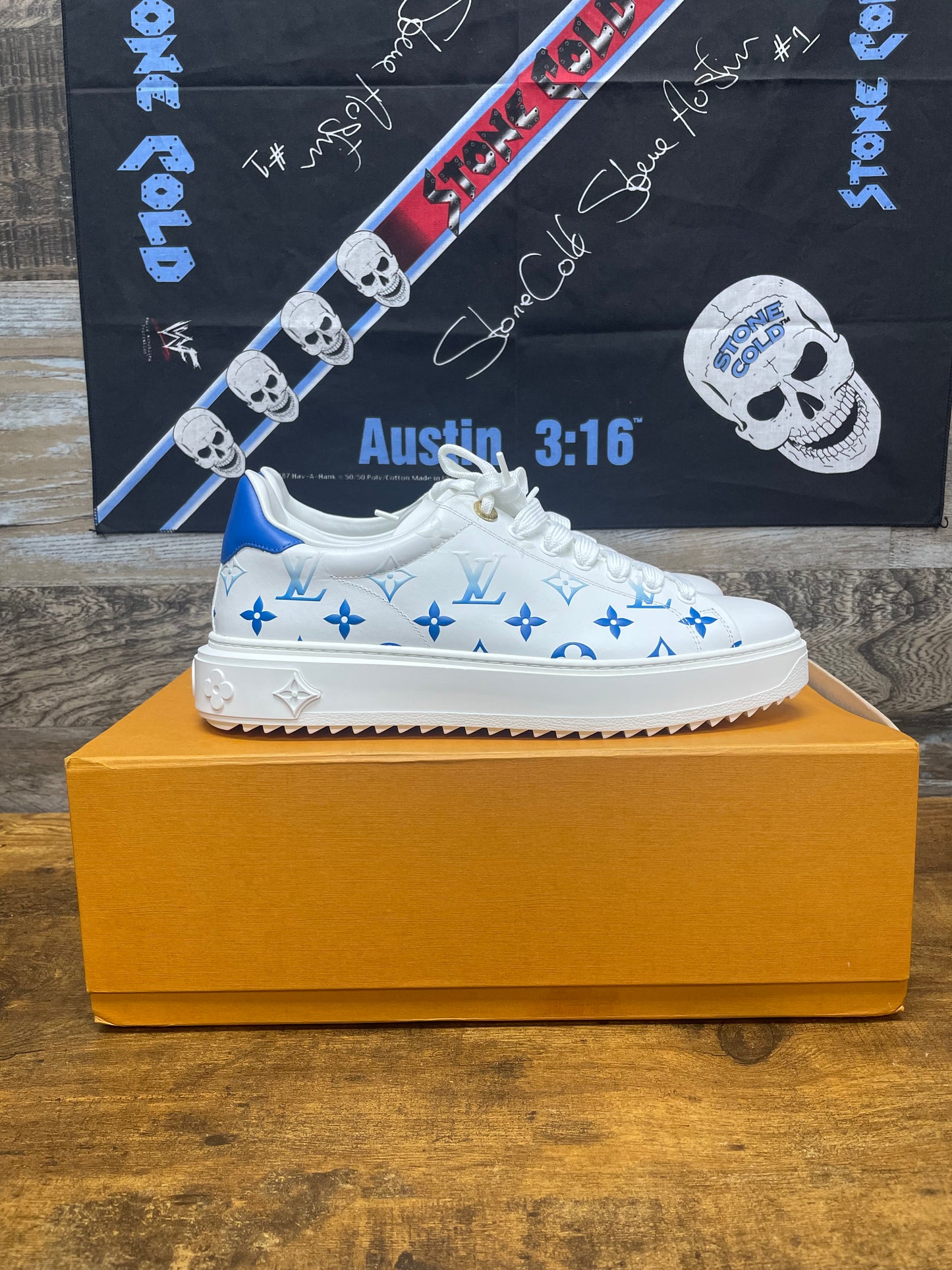 41/8M - Louis Vuitton Monogram Time Out Sneakers