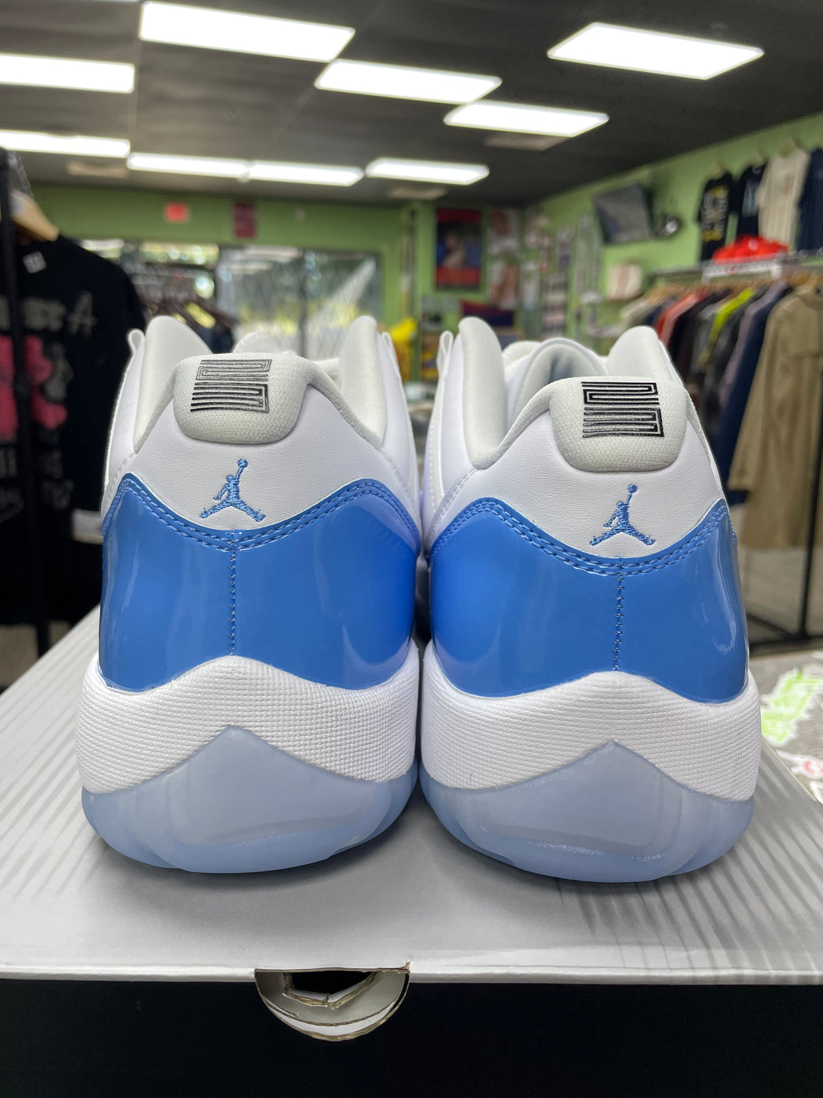 13 - Jordan 11 Low University Blue New