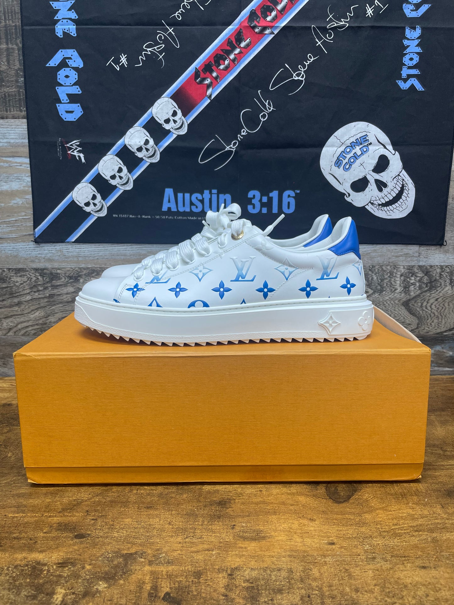 41/8M - Louis Vuitton Monogram Time Out Sneakers