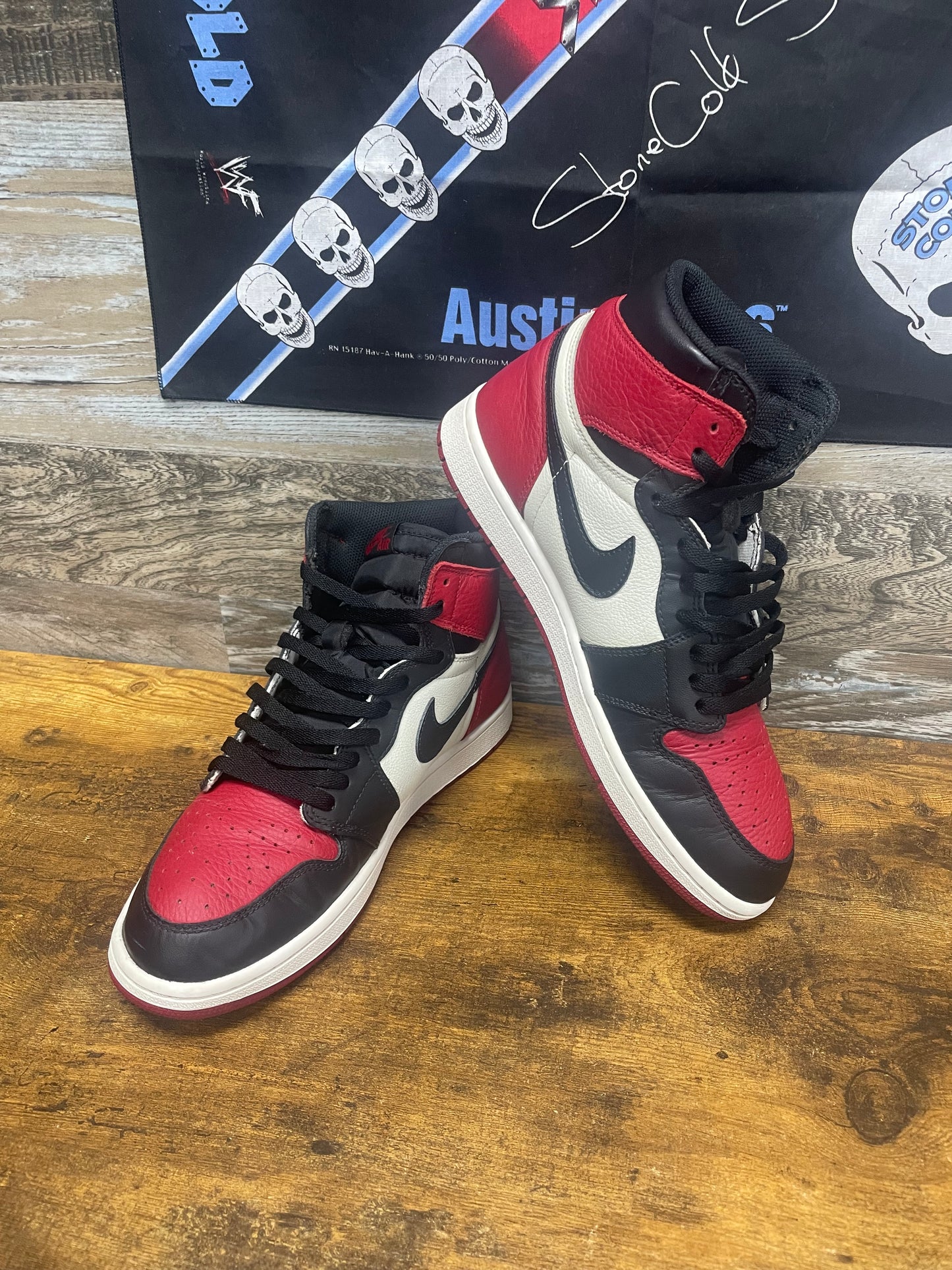 11 - Nike Air Jordan 1 Retro High "Bred Toe" sneakers