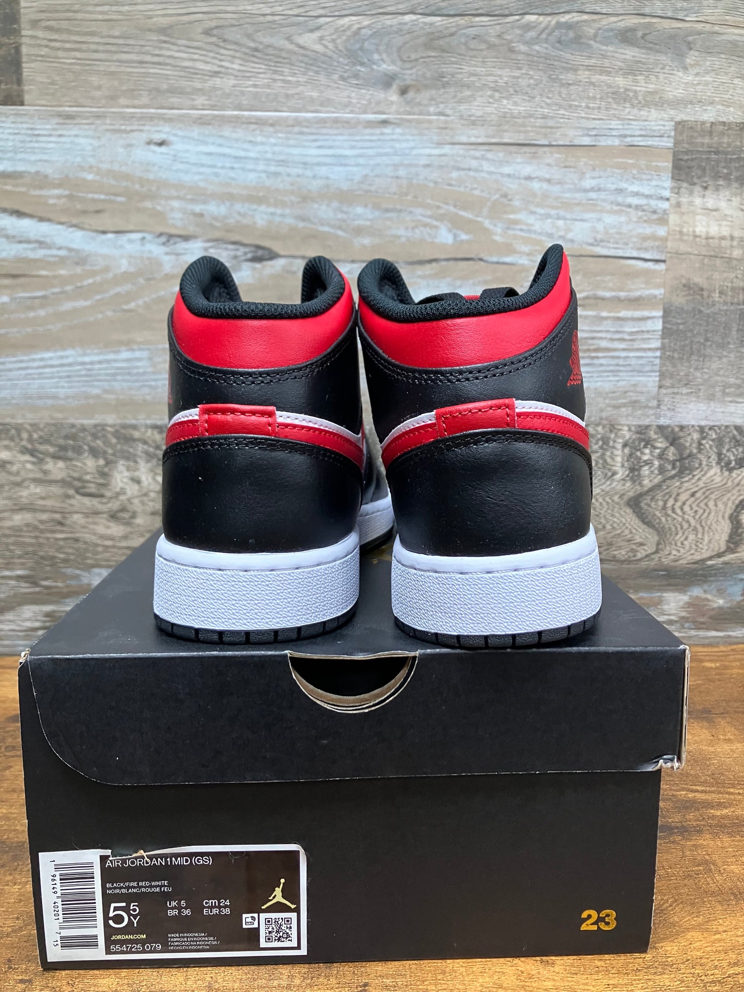 Jordan 1 Mid Fire Red Size 5.5y
