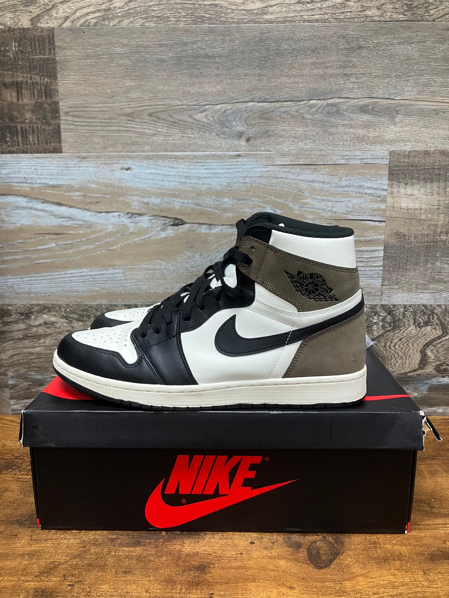 Air Jordan 1 Retro OG High Dark Mocha 11