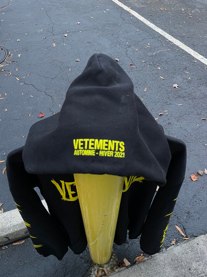 M - Vetements World tour Hoodie (Fits Oversized)