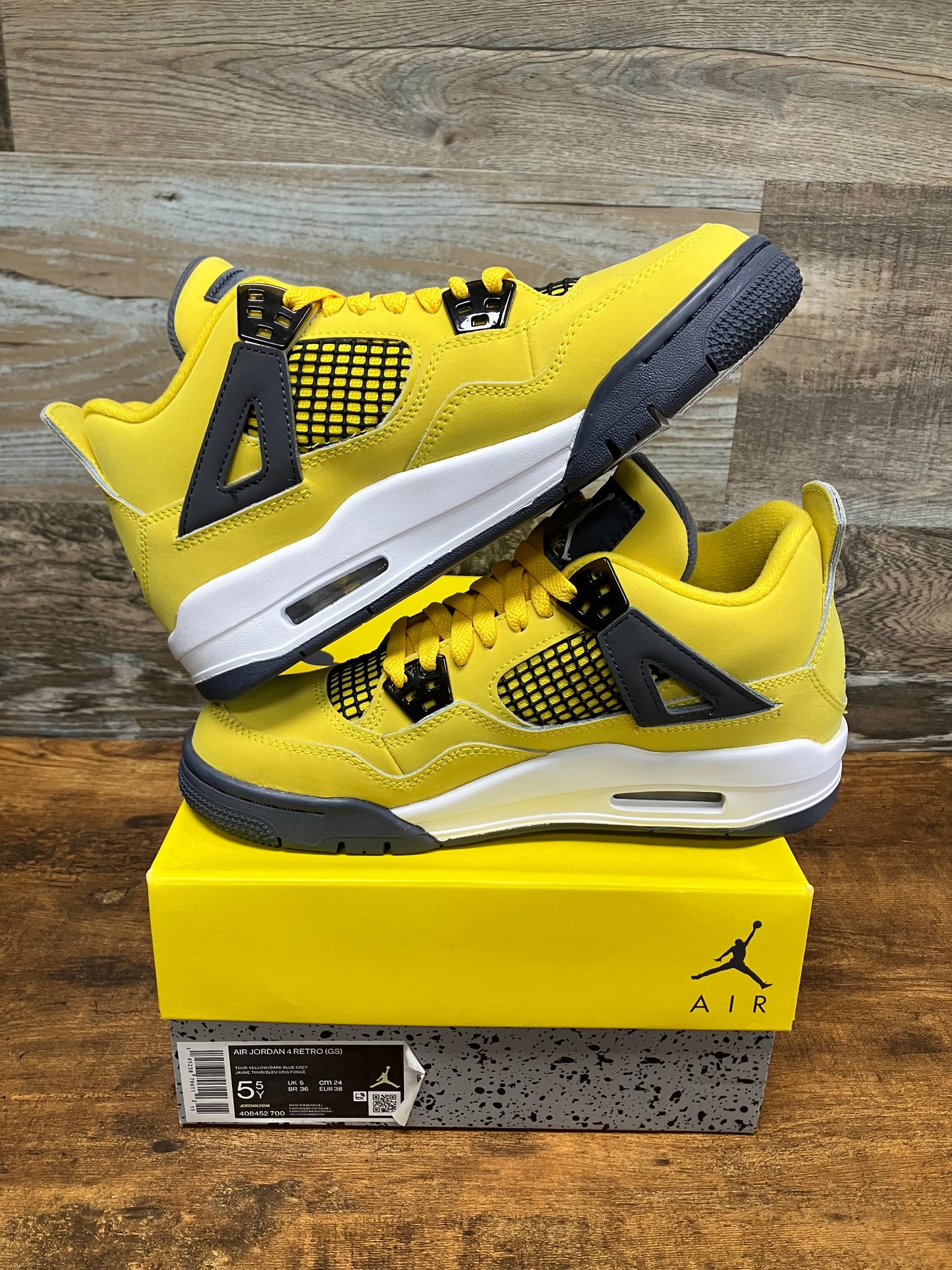 Jordan 4 Lightning Size 5.5y