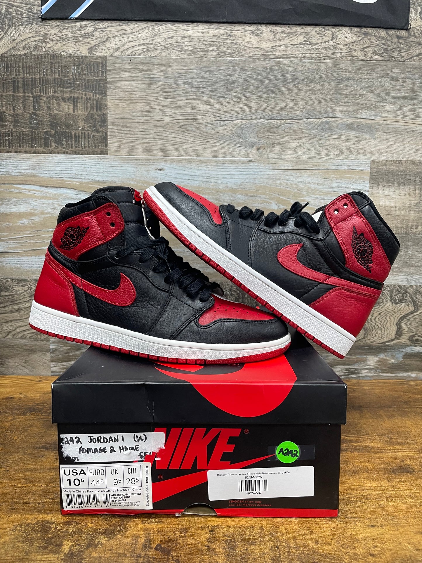 10.5 - Air Jordan 1 Retro High 'Homage to Home' sneaker