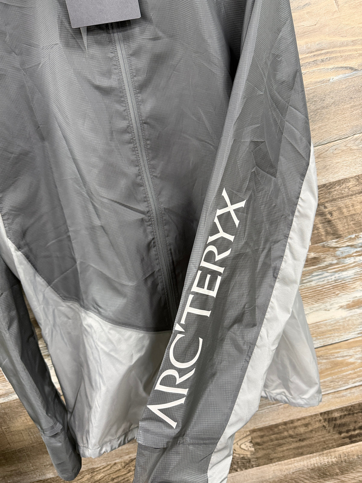 L- Arcteryx Norvan Windshell Jacket