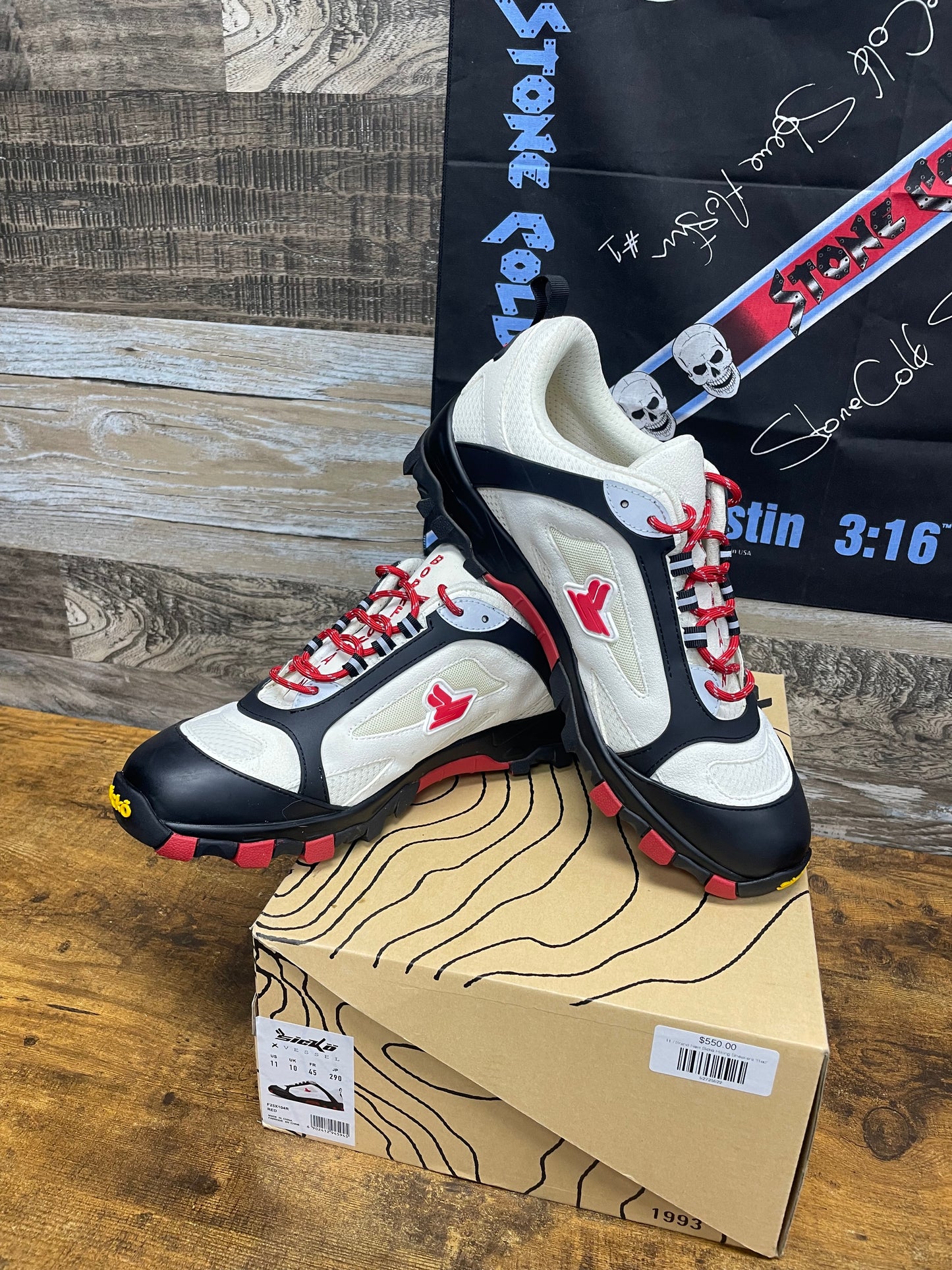 11 - xVESSEL x Sickö Hiking Shoes Siberia Red