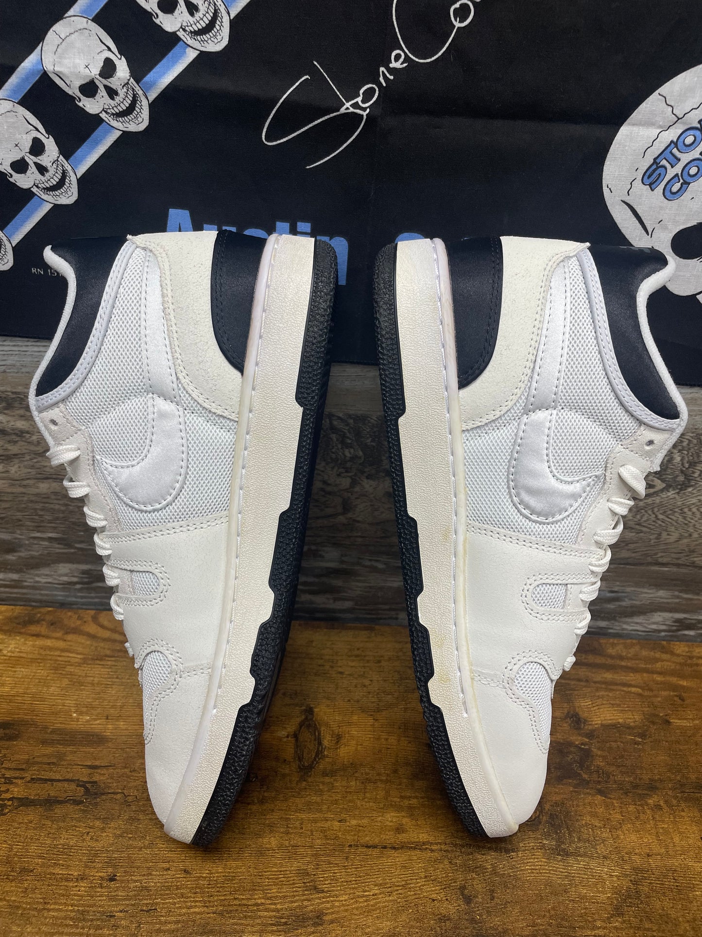 9.5 - Nike MAC Attack Social status