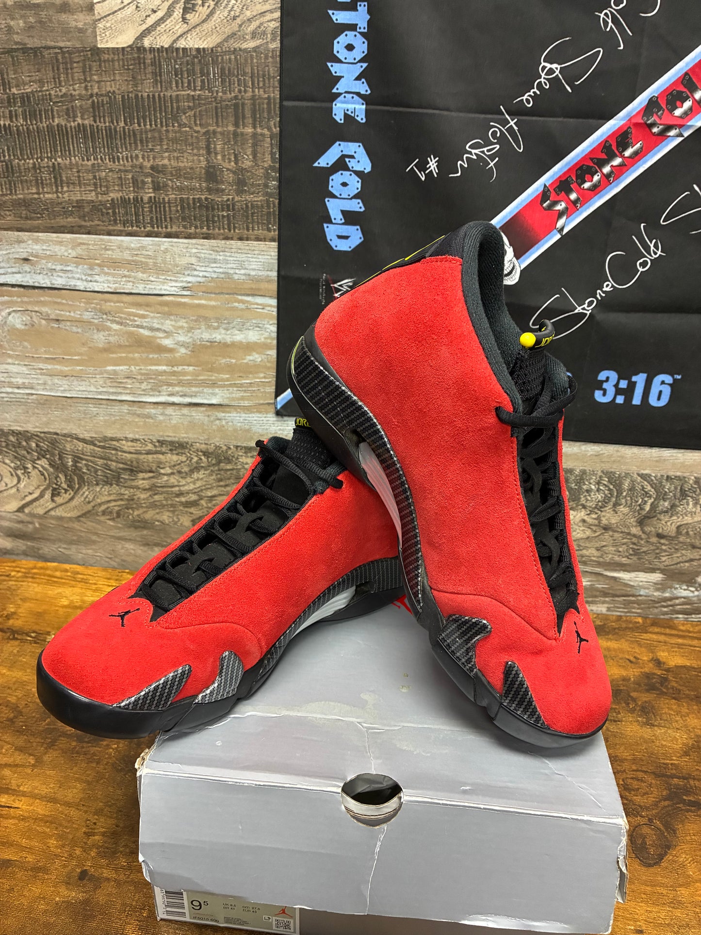 9.5 - Nike Air Jordan 14 Retro "Ferrari" (2025)