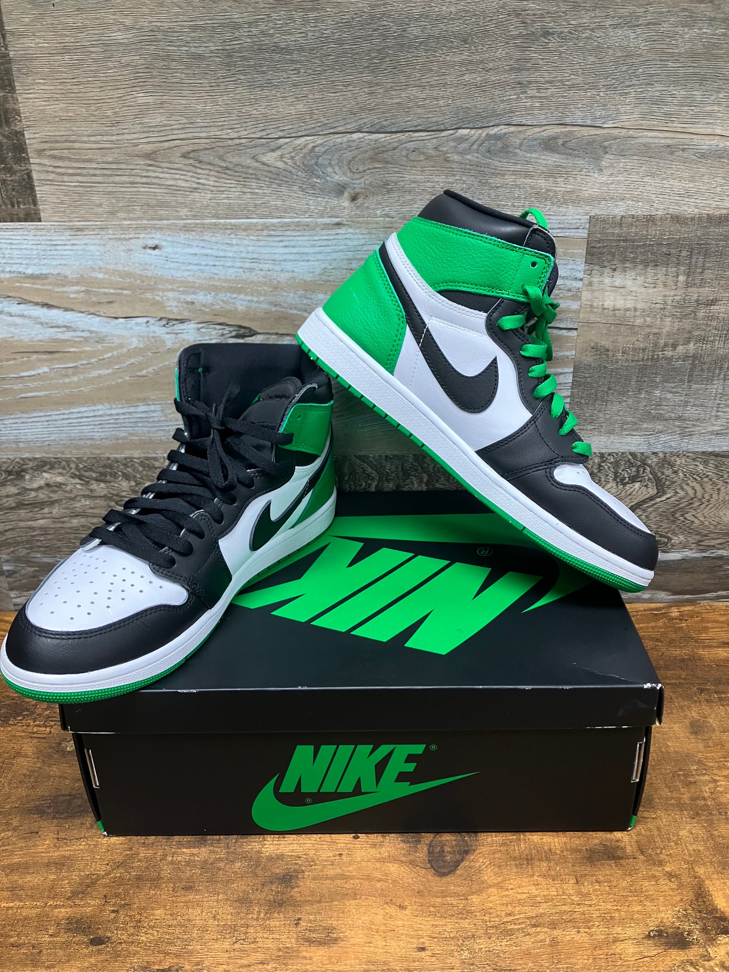 Air Jordan Retro 1 Lucky Green Size 11