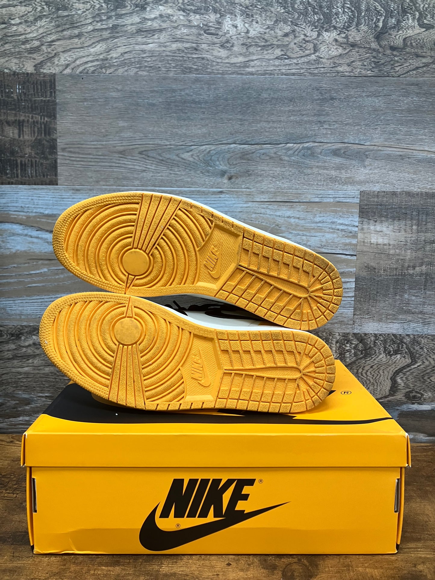 Air Jordan 1 High Taxi 12