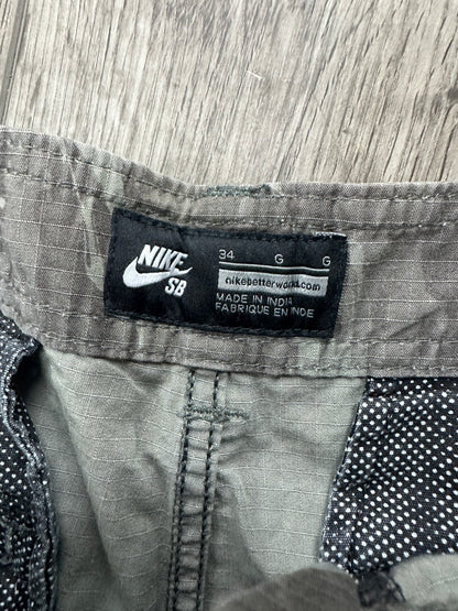 Nike SB Cargo Camo Shorts Size 34