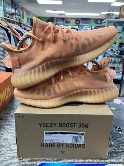 Yeezy 350 V2 Mono Clay Size 9.5