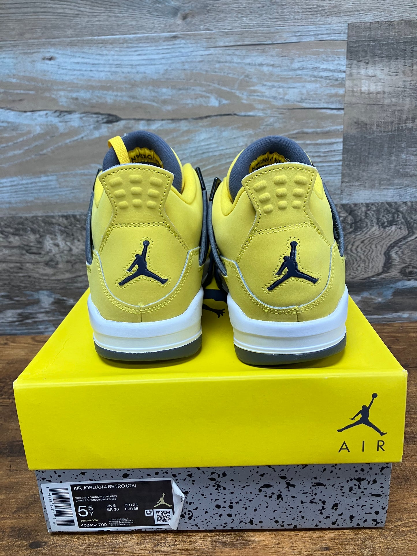 Jordan 4 Lightning Size 5.5y