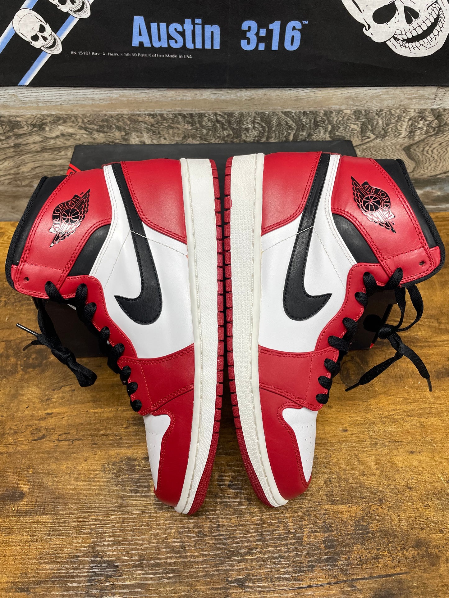10.5 - Nike Air Jordan 1 Retro High "Chicago" sneakers