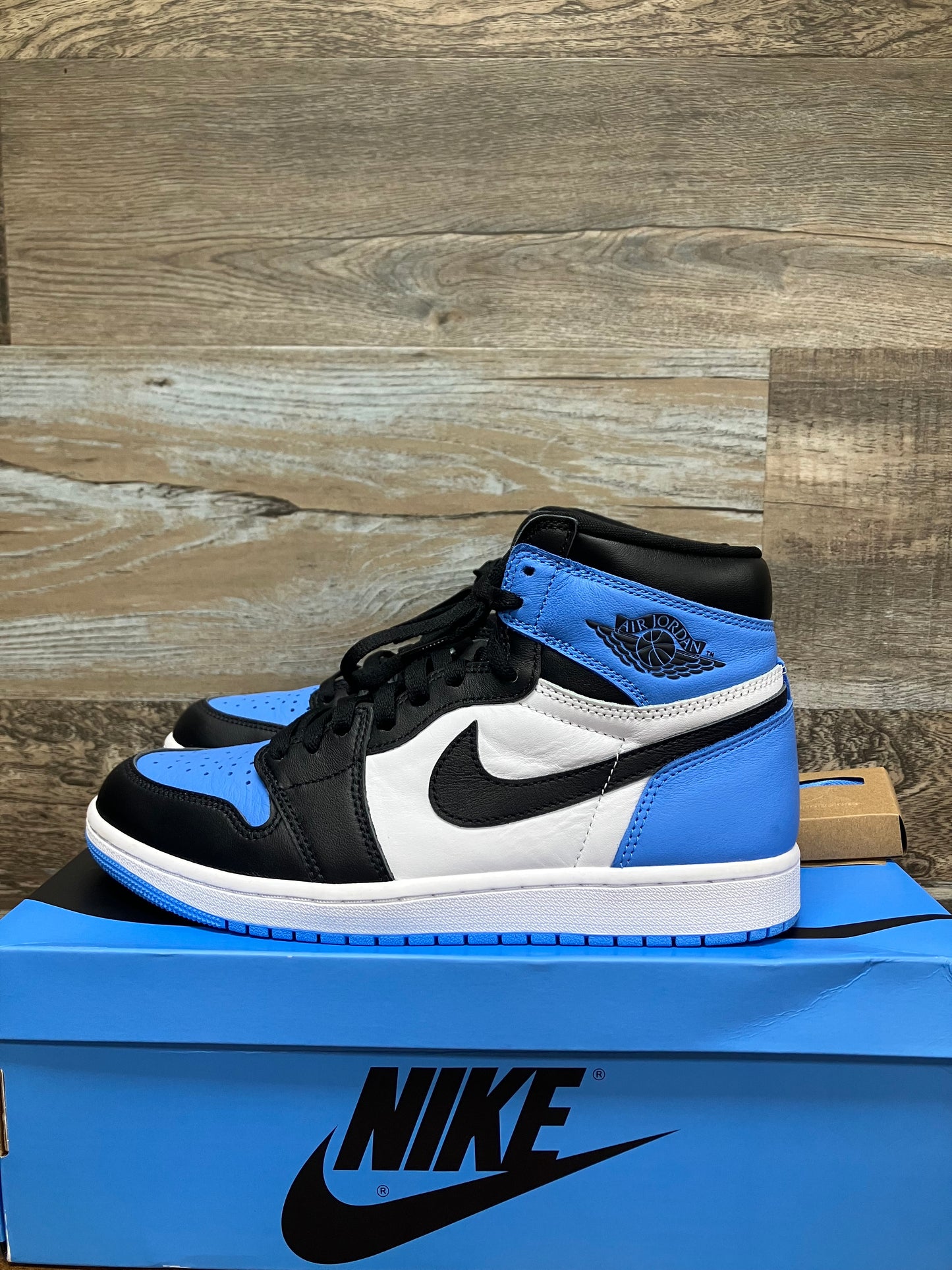 Size 9 - Jordan 1 Retro OG High UNC Toe