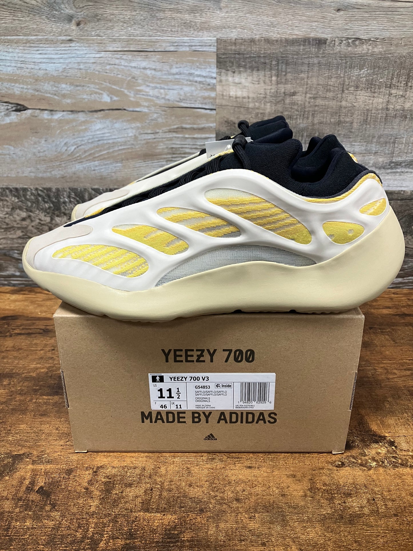 Yeezy 700 v3 Safflower Size 11.5 New
