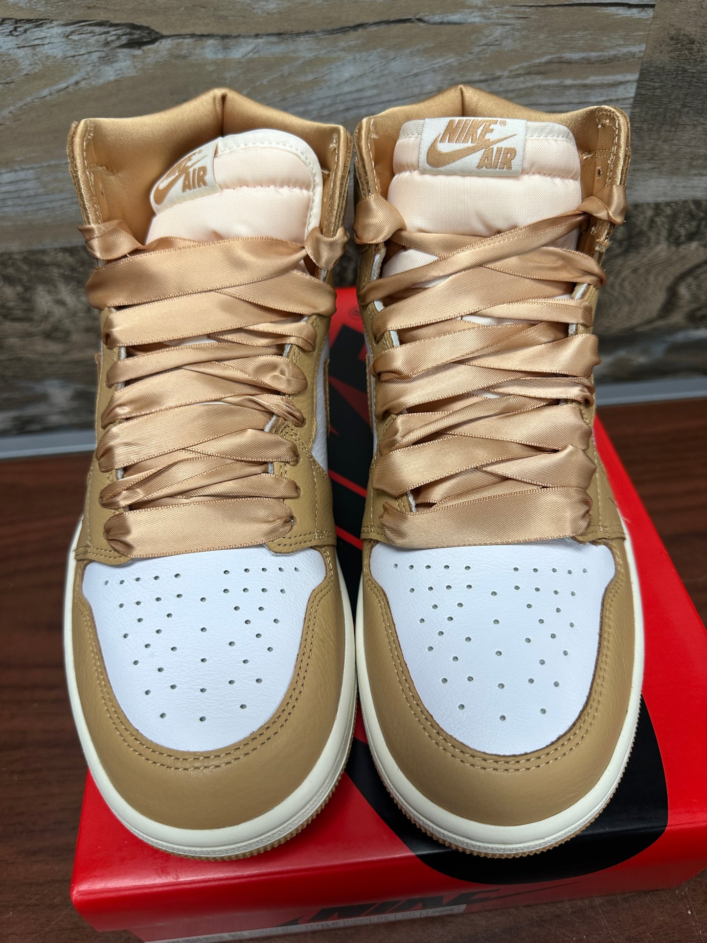 Jordan 1 high Praline Size 9.5W New