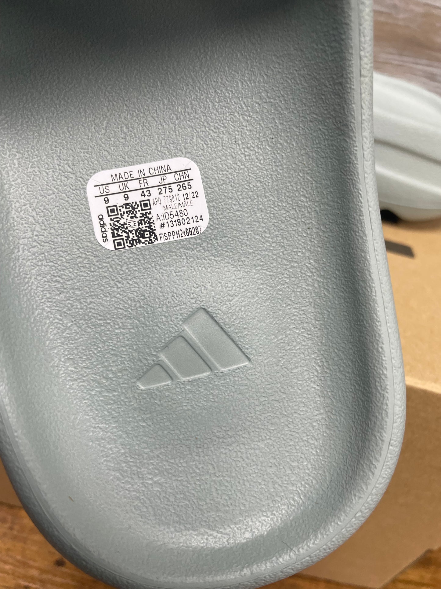 Yeezy Slide Salt 9 new