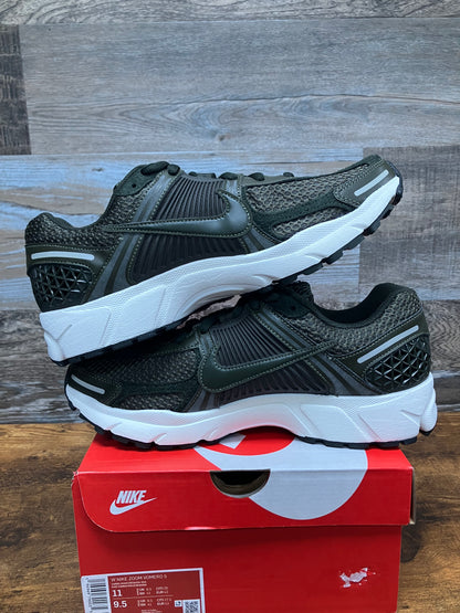 Nike Zoom Vomero 5 Olive Size 9.5 Mens/11W