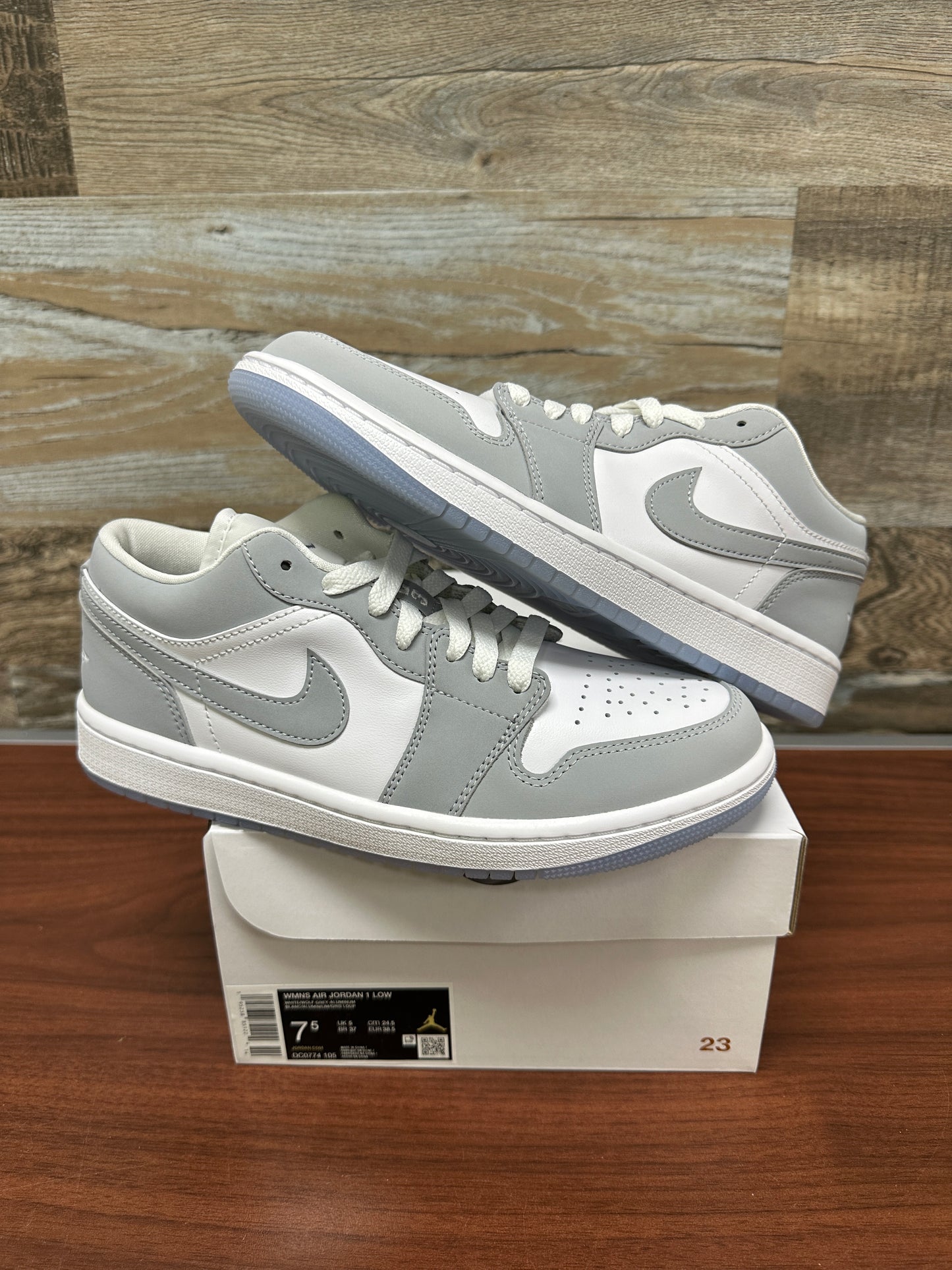 Jordan 1 low wolf grey