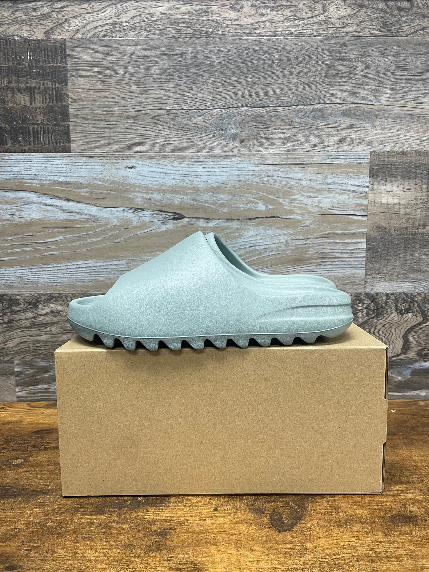 Yeezy Slide Salt 9 new