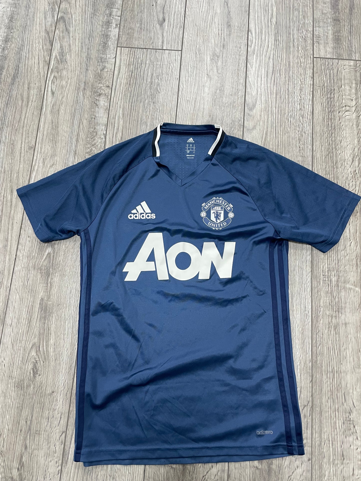 S- adidas Manchester United training jersey from the 2016-17