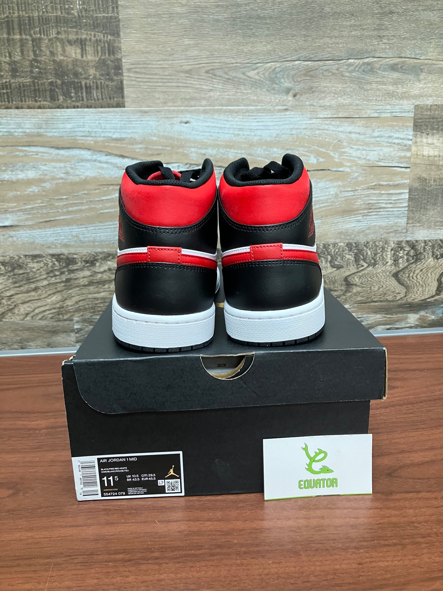 Jordan 1 Mid Bred Toe Size 11.5