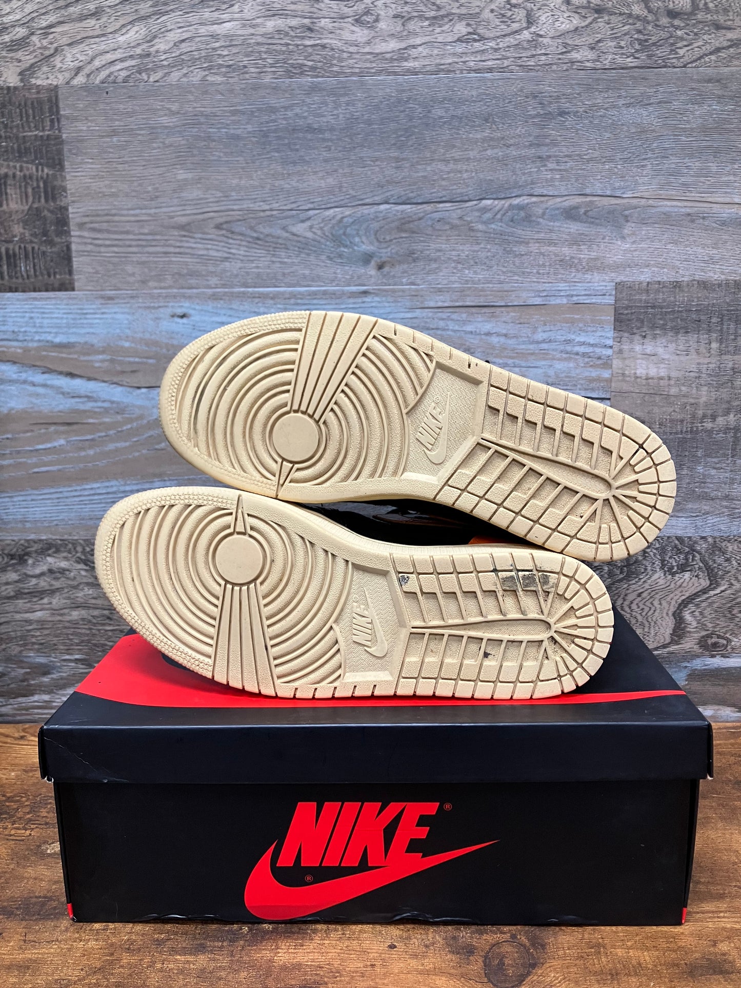 Air Jordan 1 Retro High “Shattered Backboard” 11