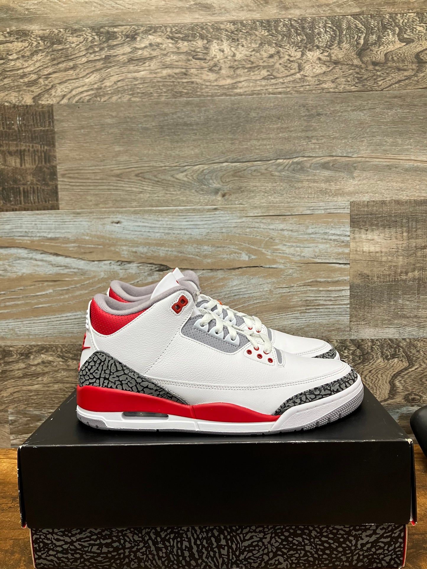 Air Jordan 3 Red Cement Size 11 New