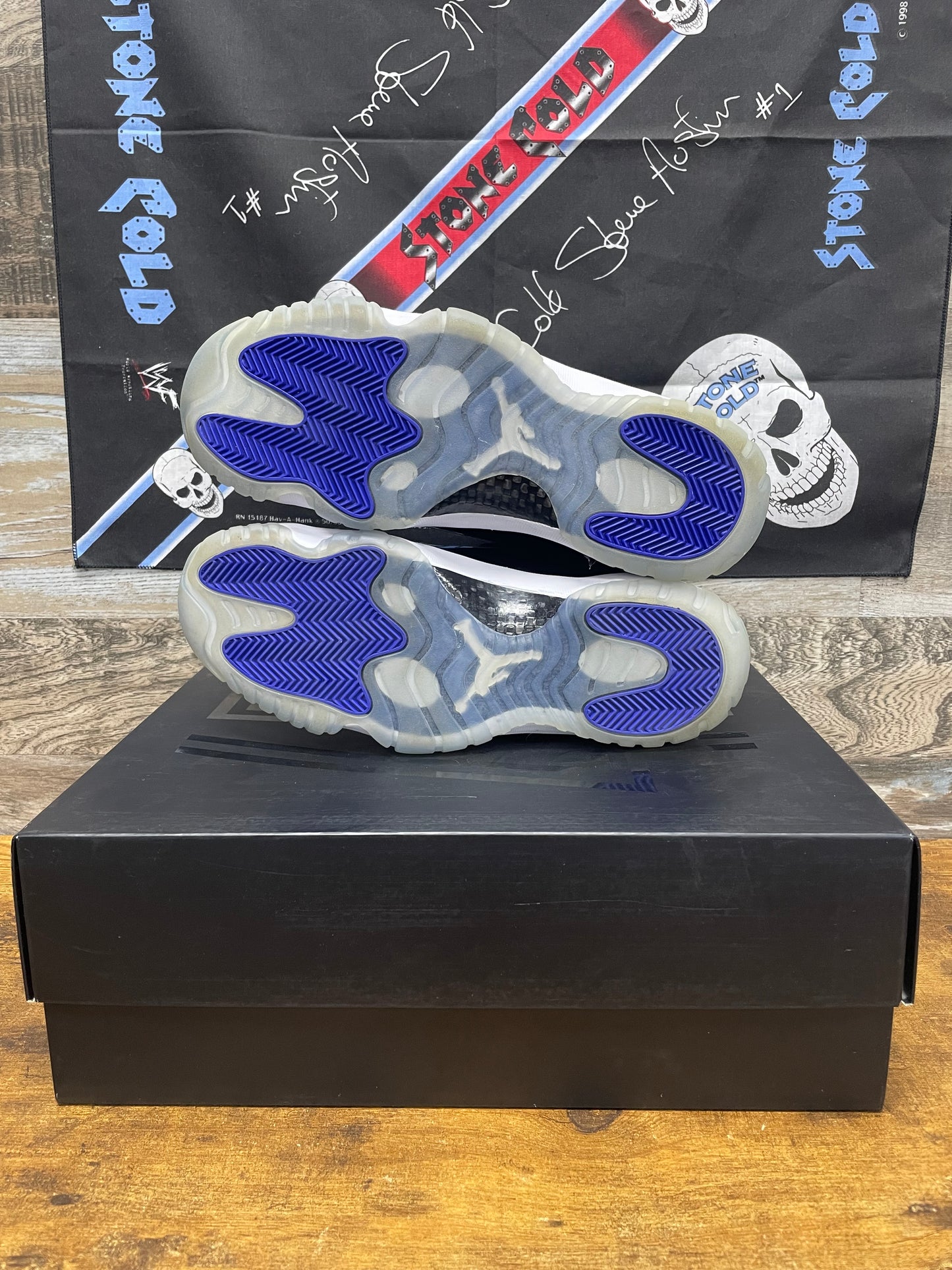 Air Jordan 11 "Space Jam" sneaker 9.5