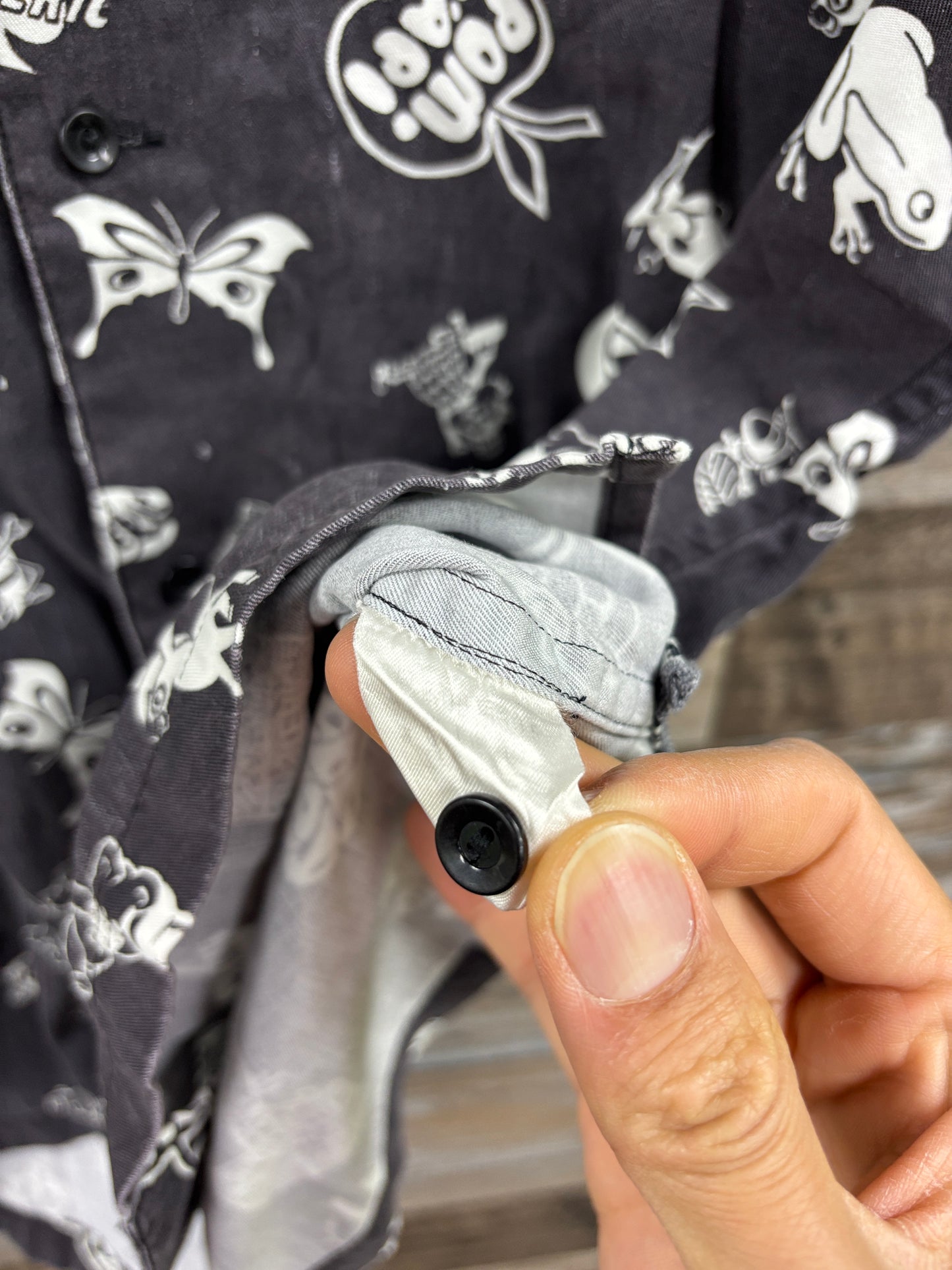 L- Hysteric Glamour Animal Button Shirt