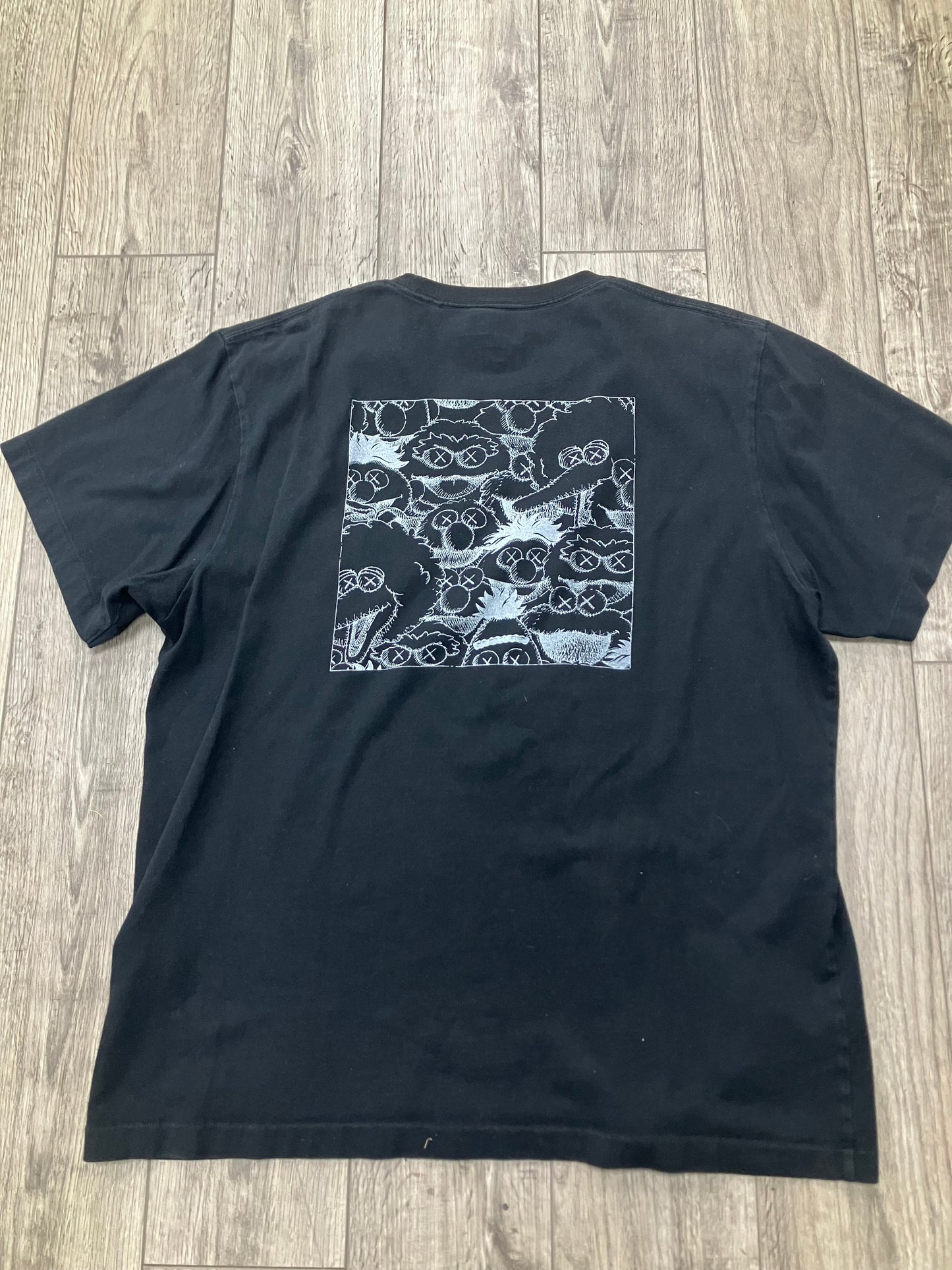 Uniqlo Kaws Sesame Steeet Size XL