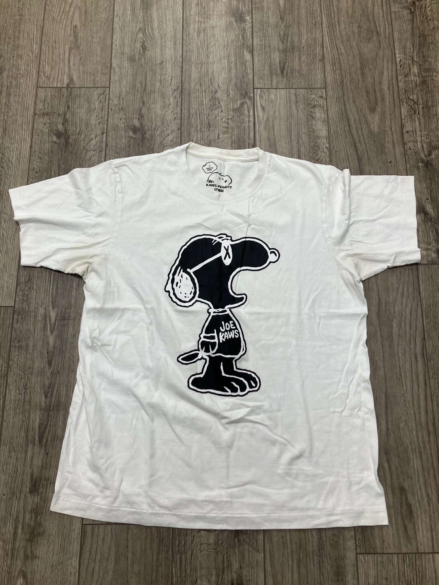 Kaws Snoopy Tee Size Large