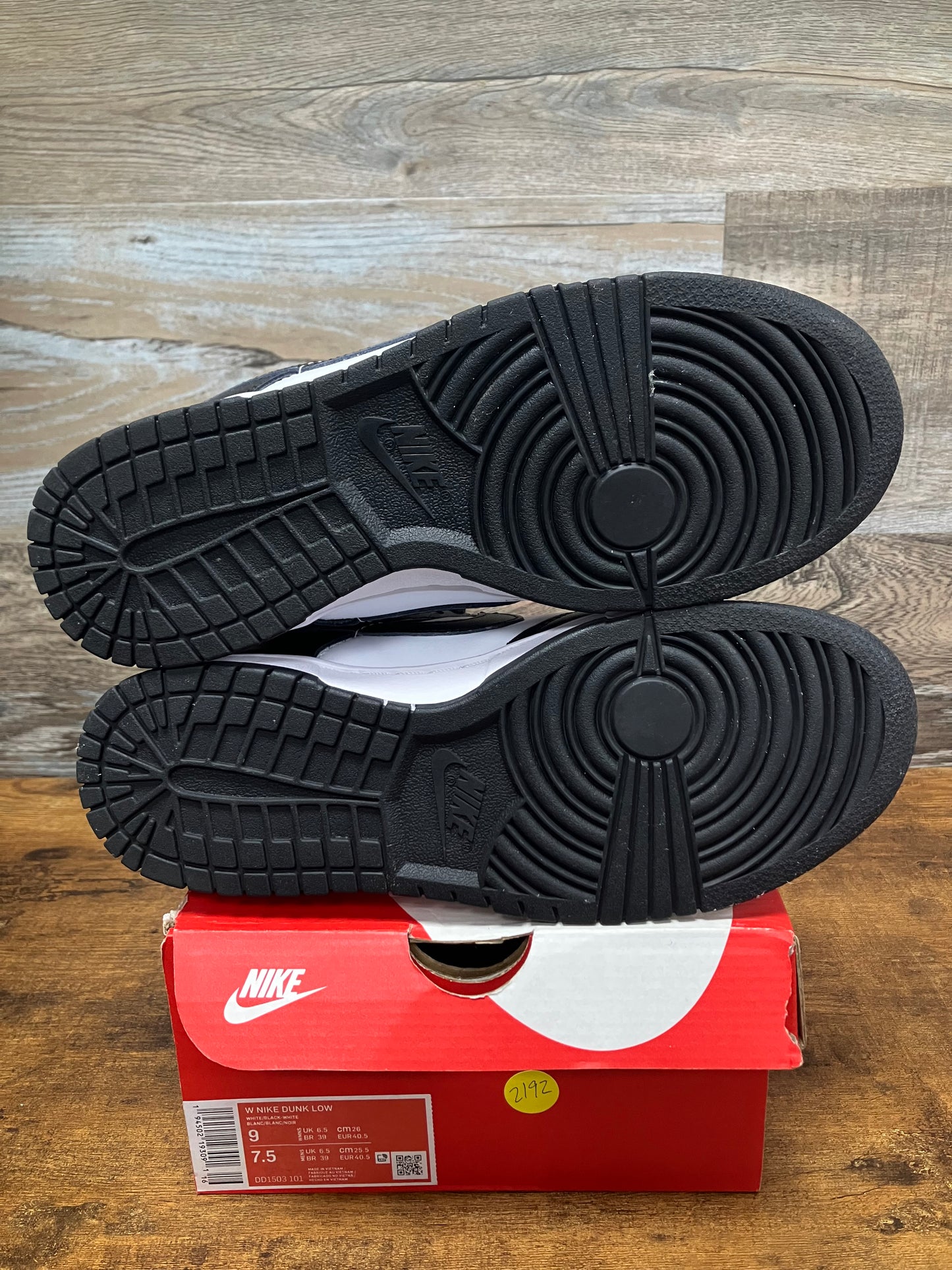 7.5/9W - Dunk Low Panda