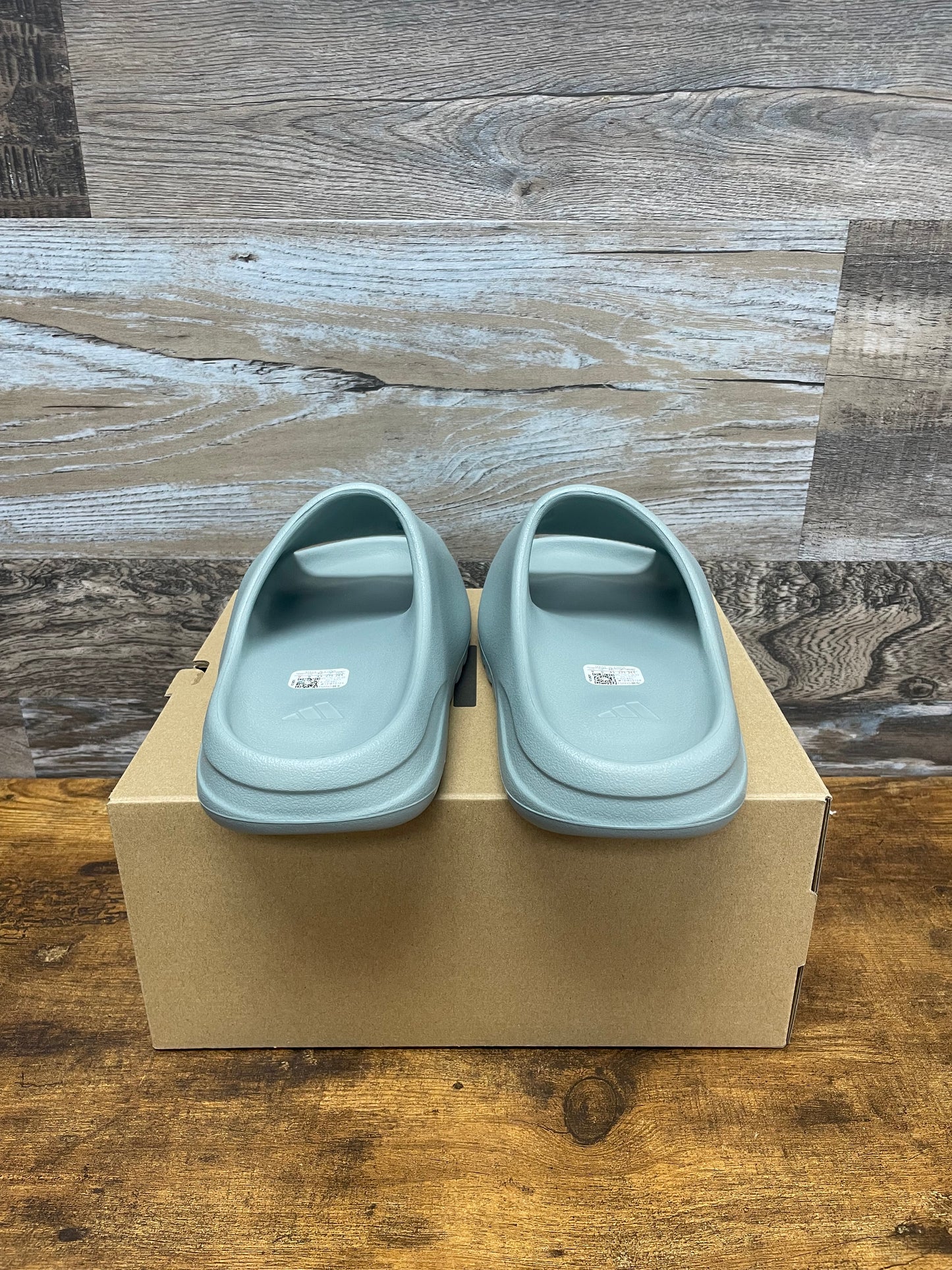 Yeezy Slide Salt 9 new