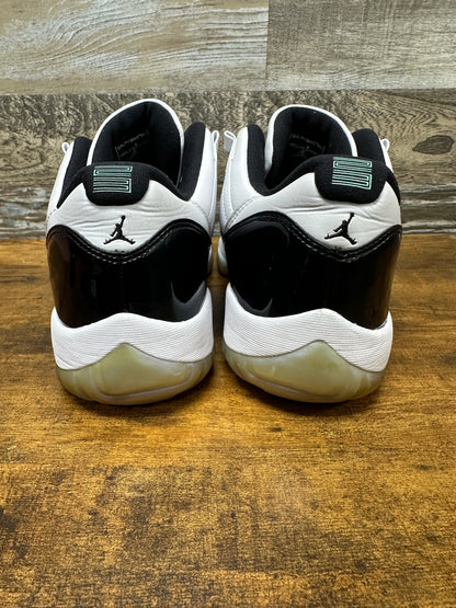 Jordan 11 low iridescent Size 13
