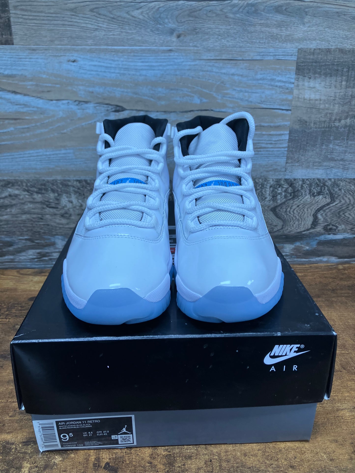 Jordan 11 Legend Blue Size 9.5