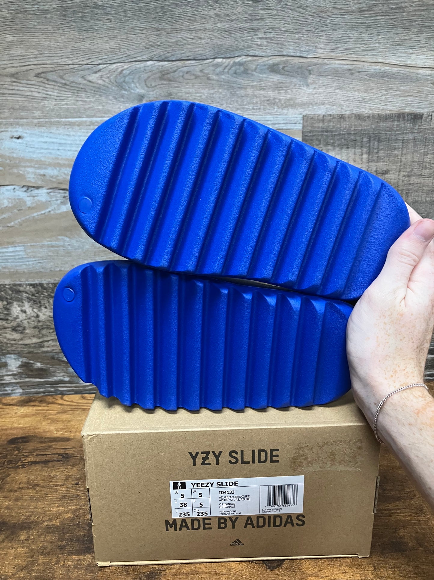 Yeezy Slide Azure Size 5